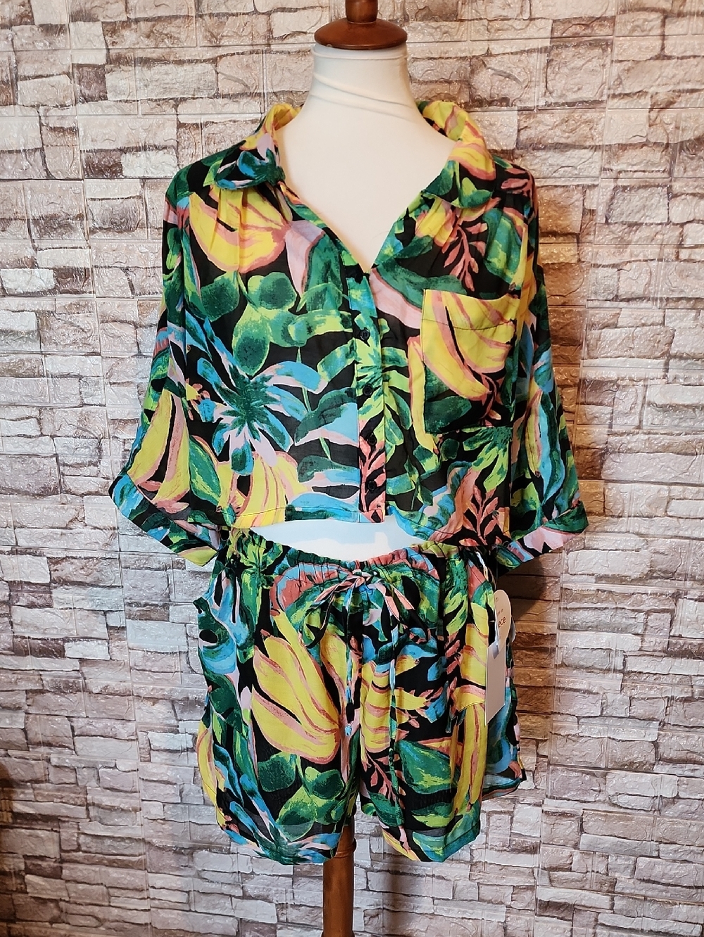 Violet Sky Brand New Set Tropical Print Top And  Short Ocean Air Salty Hair